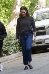 Jennifer Garner at the Country Mart in Los Angeles 04/15/2022