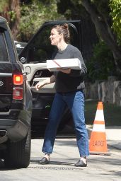 Jennifer Garner at the Country Mart in Los Angeles 04/15/2022