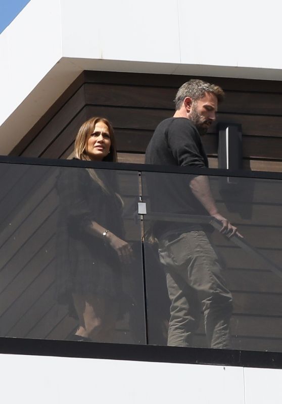 Jennifer Lopez amd Ben Affleck - Viewing Expensive Home in LA 04/22/2022
