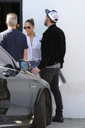 Jennifer Lopez - Looks at an Office Property in Los Angeles 04/08/2022