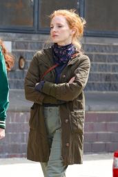 Jessica Chastain Filming at a Park Bench in Queens 04 18 2022   - 84