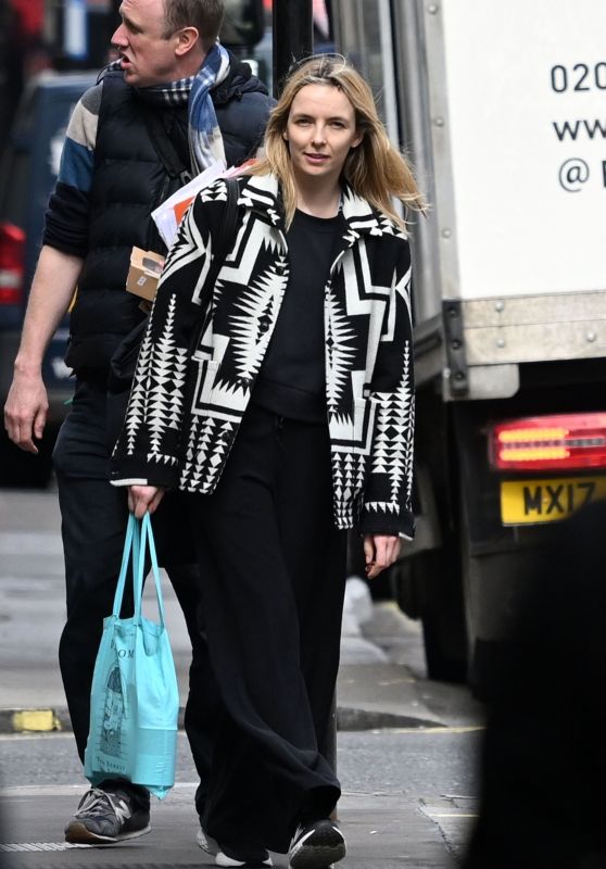 Jodie Comer - Out in London 04/12/2022