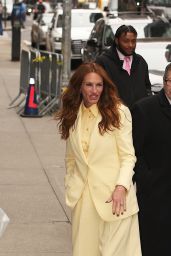 Julia Roberts in a Light Yellow Blazer With a Matching Button down Shirt   The Late Show with Stephen Colbert in NYC 04 18 2022   - 12