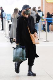 Julianne Moore an All Black - Marco Polo Airport in Venice 04/19/2022