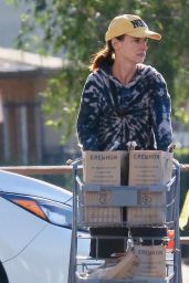 Juliette Lewis   Shopping at Erewhon Market in LA 04 26 2022   - 17