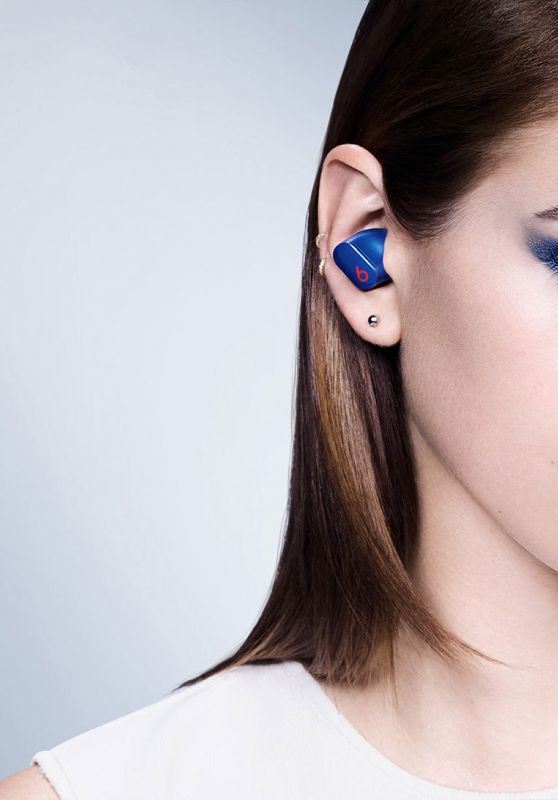 Kaia Gerber - Beats Studio Buds 2022 • CelebMafia
