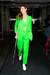 Karlie Kloss With Crutches in New York 06/04/2022