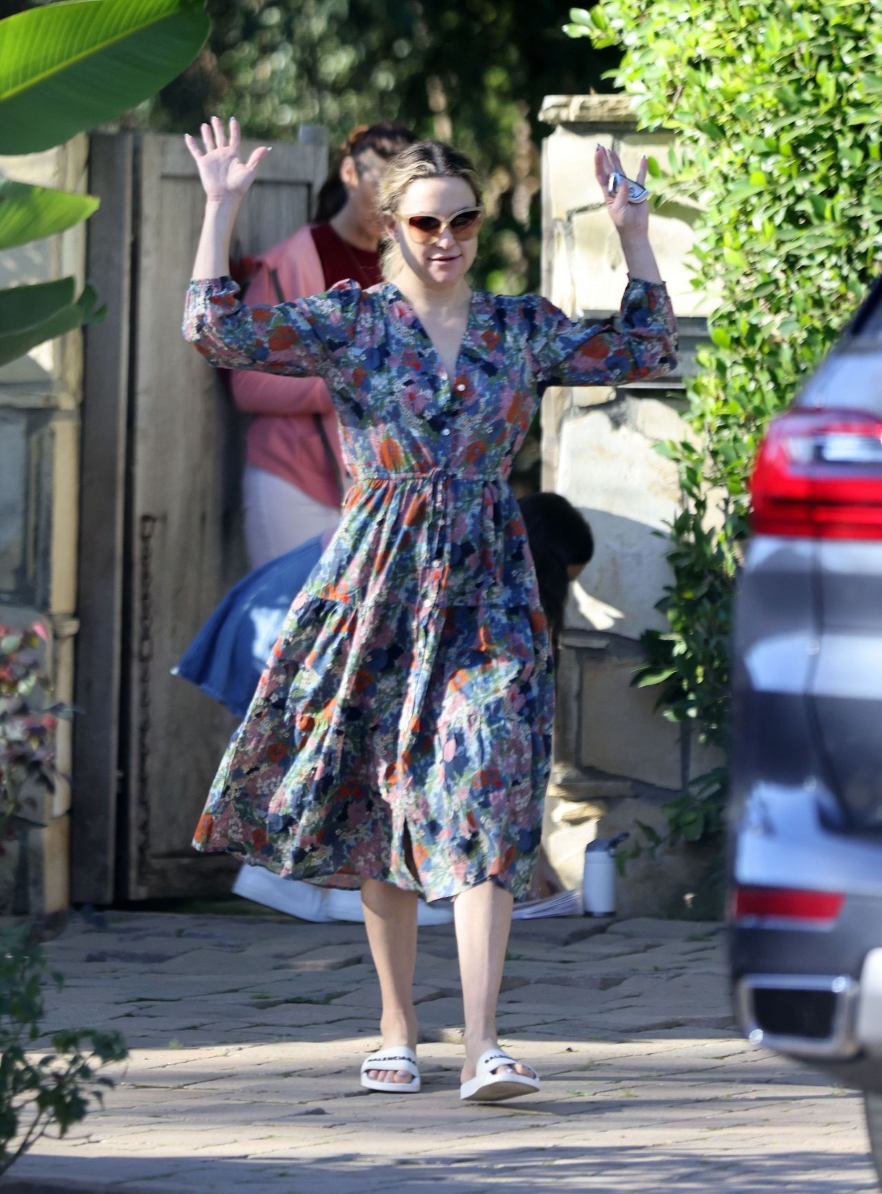 Kate Hudson in a Flower Dress - Los Angeles 04/17/2022 • CelebMafia