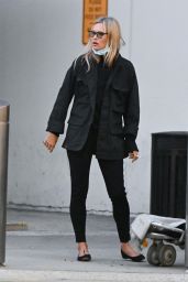 Kate Moss - Arrives at JFK Airport in New York 04/27/2022