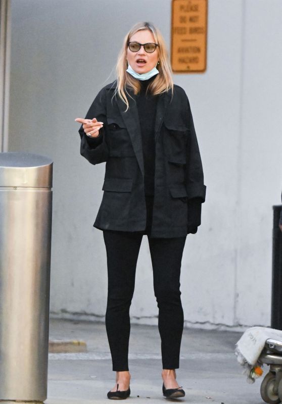 Kate Moss - Arrives at JFK Airport in New York 04/27/2022