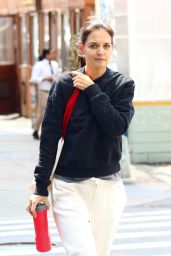 Katie Holmes Casual Style - Makeup-free Outing in NYC 04/08/2022