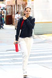 Katie Holmes Casual Style - Makeup-free Outing in NYC 04/08/2022