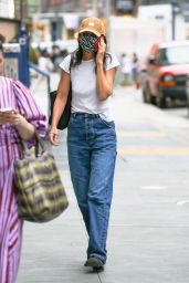 Katie Holmes - Out in New York 04/14/2022