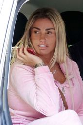 Katie Price in Comfy Outfit - London 04/25/2022