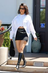 Kourtney Kardashian at Il Fornaio Italian Restaurant in Woodland Hills 04/13/2022