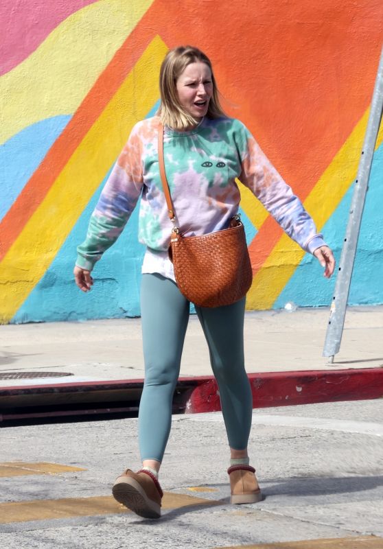 Kristen Bell   Out in Los Angeles 04 19 2022   - 47