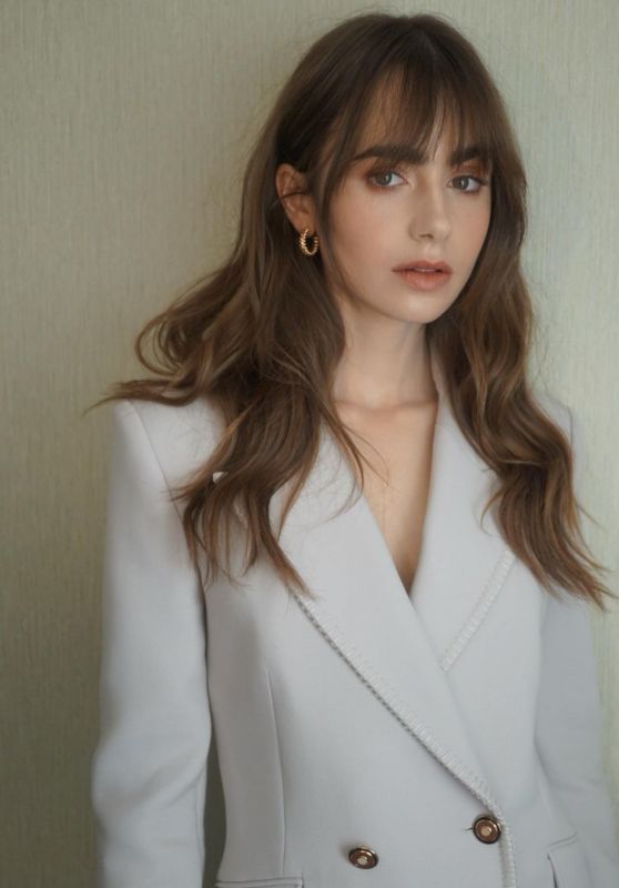 Lily Collins 04/19/2022