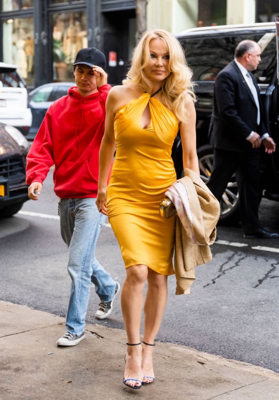 Pamela Anderson in SoHo in New York City 04/09/2022