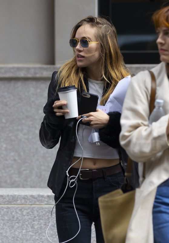 Suki Waterhouse and Riley Keough Make-up Free - "Daisy Jones & The Six" Set in New Orleans 04/12/2022