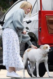 Sydney Sweeney   Driving Her Vintage Ford Bronco in Los Angeles 04 21 2022   - 70