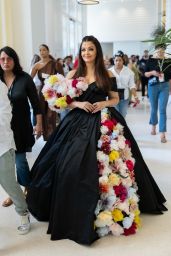 Aishwarya Rai    Top Gun  Maverick  Red Carpet at Cannes Film Festival 05 18 2022   - 5