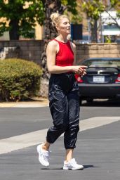 Amanda Kloots - Out in Los Angeles 04/29/2022