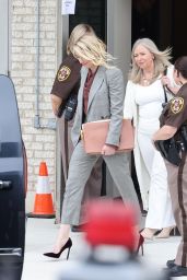 Amber Heard   Leaving the Courthouse in Fairfax 05 26 2022   - 28