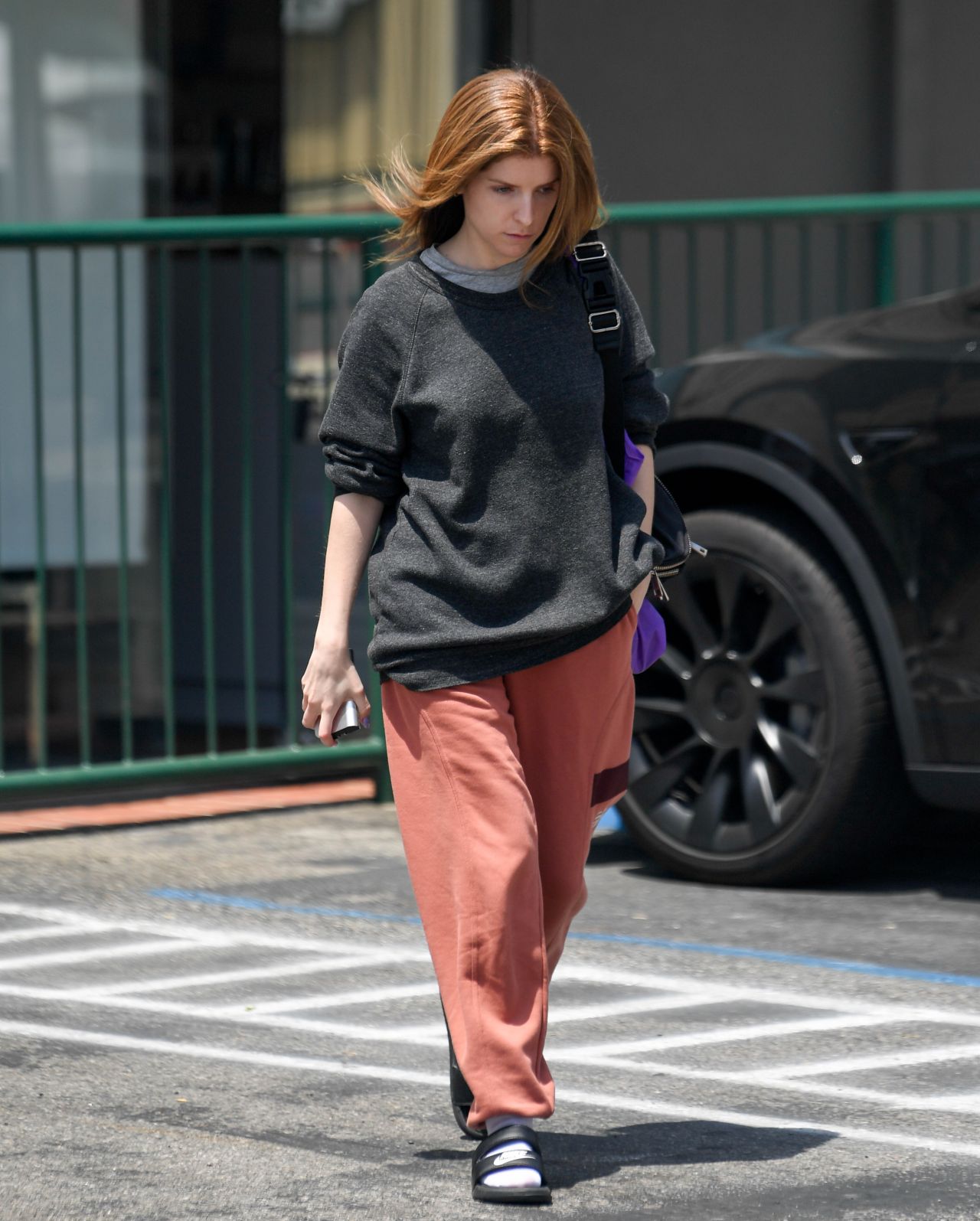 Anna Kendrick - Leaves a Hair Salon in Los Angeles 05/25/2022 • CelebMafia