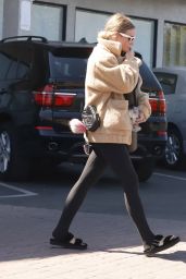 Ashlee Simpson   Out in Los Angeles 04 29 2022   - 6