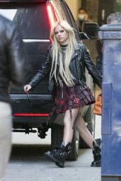 Avril Lavigne - Sneaks Into the Back Entrance of Massey Hall in Toronto 04/29/2022