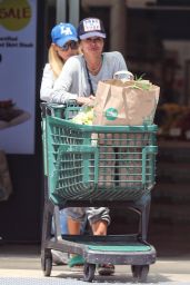 Brooke Burke - Shopping at Whole Foods in Malibu 05/01/2022