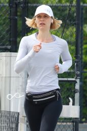 Carey Mulligan and Claire Danes   Jogging in Manhattan s Hudson River Park 05 27 2022   - 75