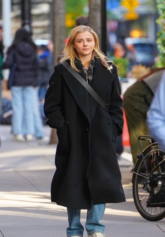 Chloe Moretz - Out in New York 04/29/2022