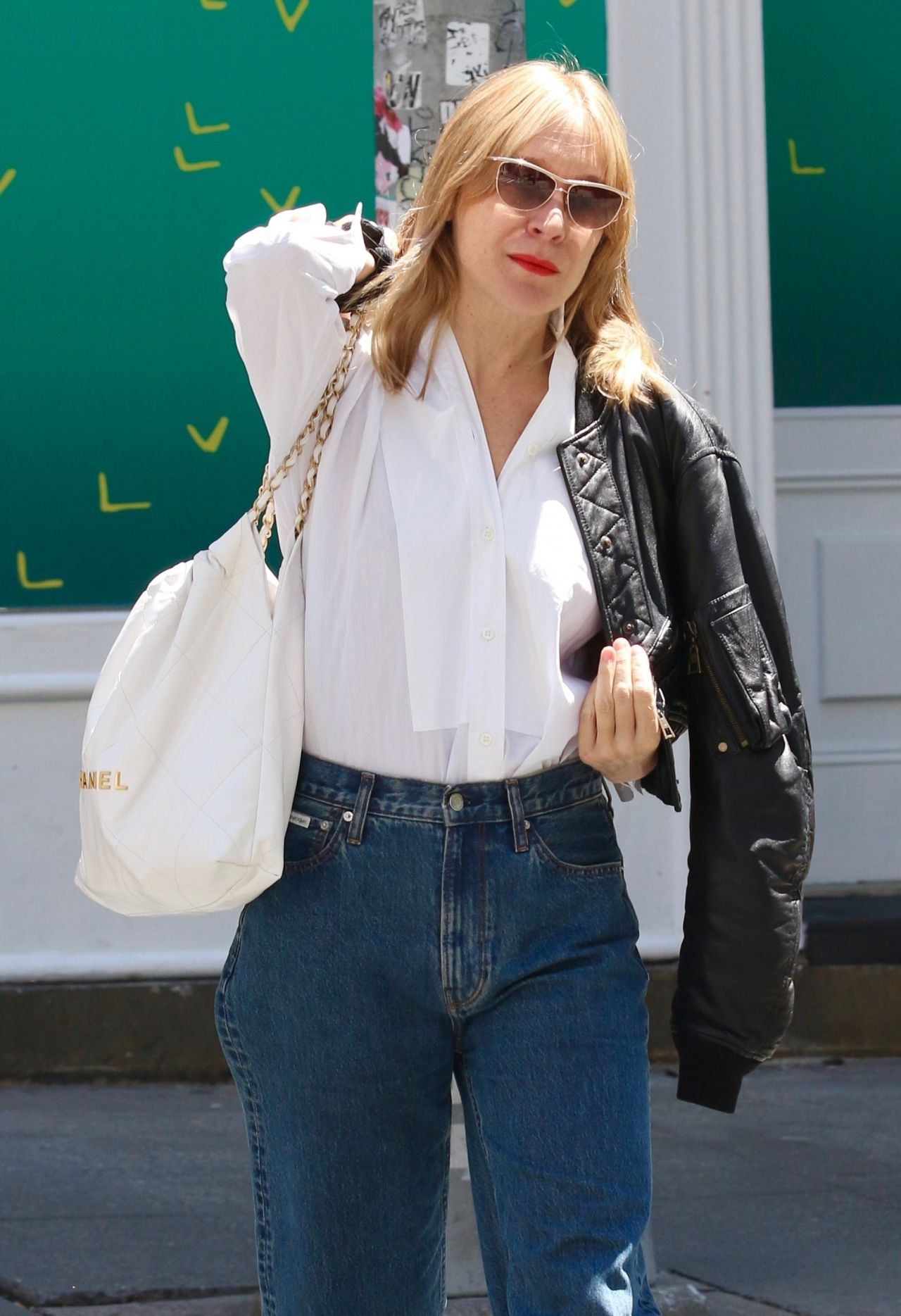 Chloe Sevigny - Sunny Spring Day in Manhattan’s SoHo Area 05/10/2022