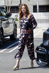 Ellen Pompeo is Stylish in a Black and Pink-Patterned Ensemble 05/08/2022