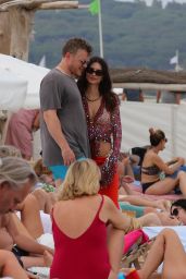 Emily Ratajkowski at Club 55 Beach in Saint Tropez 05 26 2022   - 21