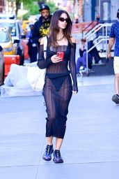 Emily Ratajkowski - Out in New York 05/18/2022