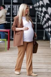 Frankie Essex - Shops at "Petits Amours" Baby Boutique in Essex 05/11/2022