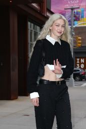 Gigi Hadid - Exiting Her Apartment in New York 05/01/2022