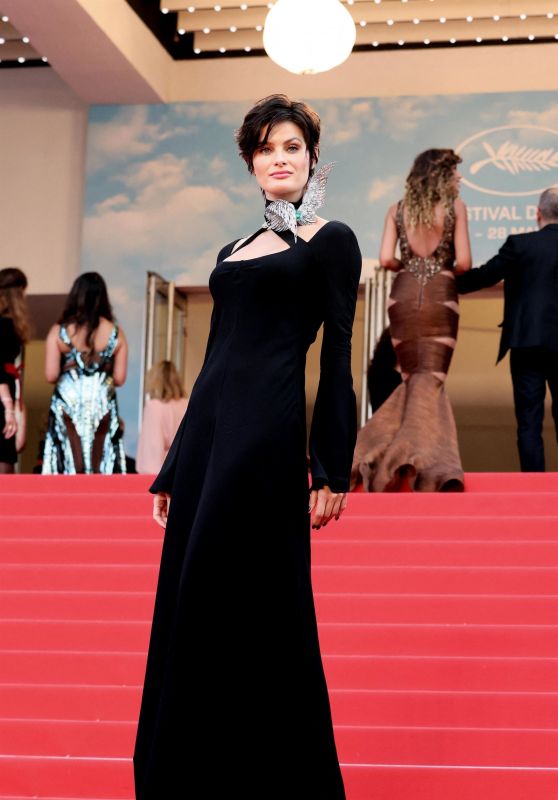 Isabeli Fontana – Cannes Film Festival Closing Ceremony Red Carpet 05/28/2022
