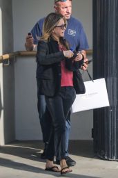 Jennifer Aniston at Shani Darden Skin Care in Beverly Hills 05/04/2022