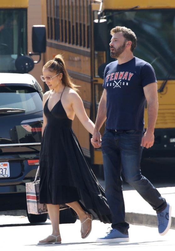 Jennifer Lopez and Ben Affleck   Out in Los Angeles 05 01 2022   - 48