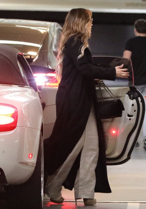 Jennifer Lopez - Arrives at an Office Building in LA 05/09/2022