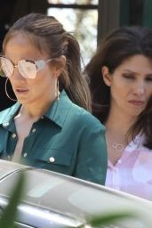 Jennifer Lopez   Checking Out  68m Mansion in Los Angeles 05 07 2022   - 57