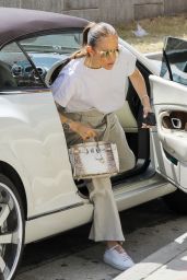 Jennifer Lopez   Out in Los Angeles 05 25 2022   - 48