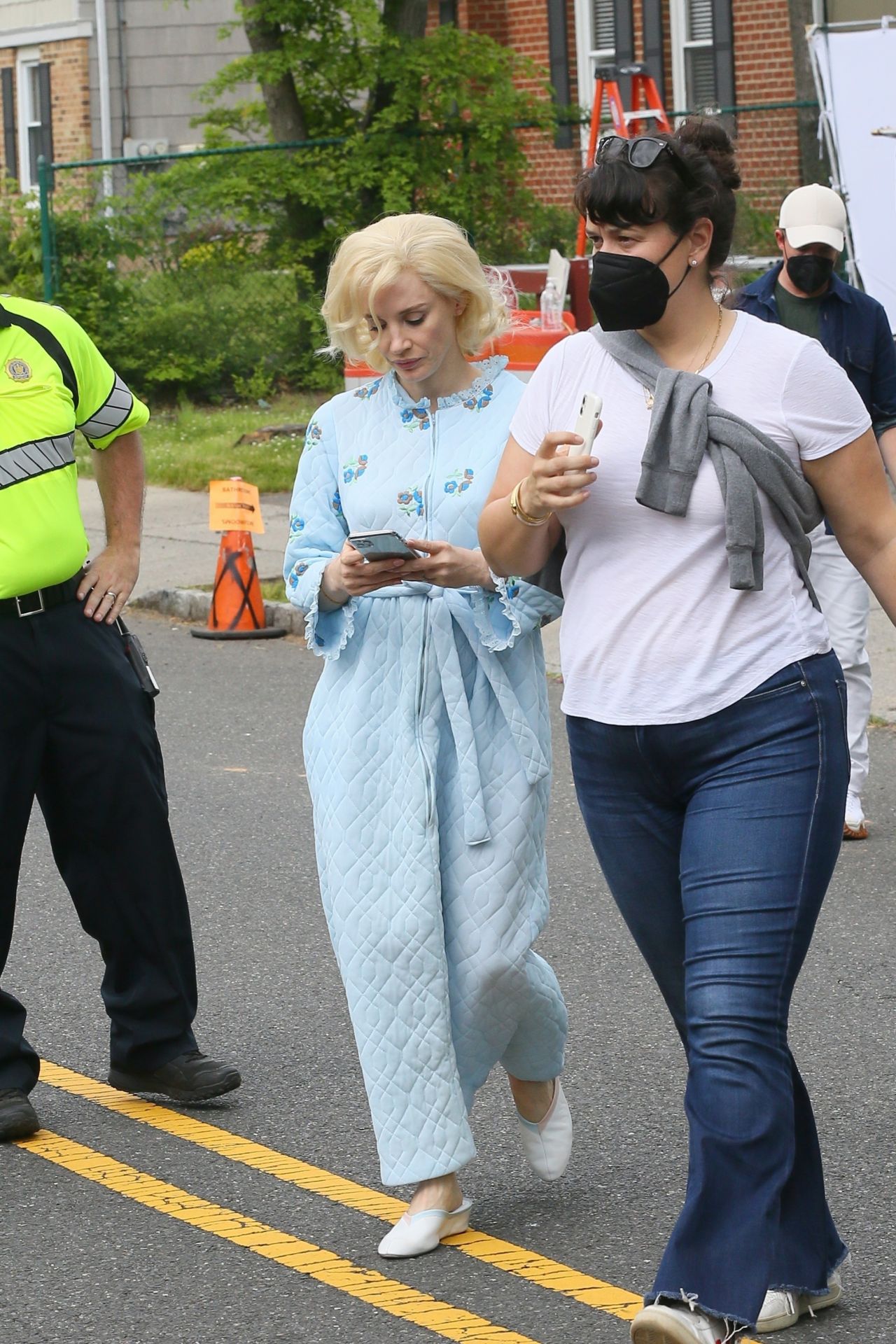 Jessica Chastain - Channels 1960's Fashion on the Set of "Mothers