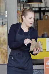 Jessica Marais - Works as a Waitress at a Café in Sydney 05/07/2022
