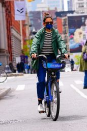 Katie Holmes and Bobby Wooten III   Bike Ride in New York City 05 08 2022   - 62