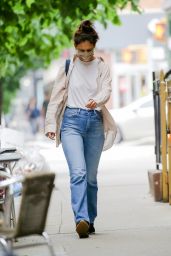 Katie Holmes Street Style - New York 05/25/2022