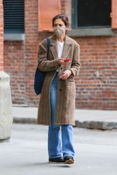 Katie Holmes Wears a Light Brown Coat - NY 05/24/2022